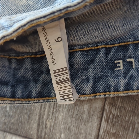 Mom Jeans - Picture 4 of 8